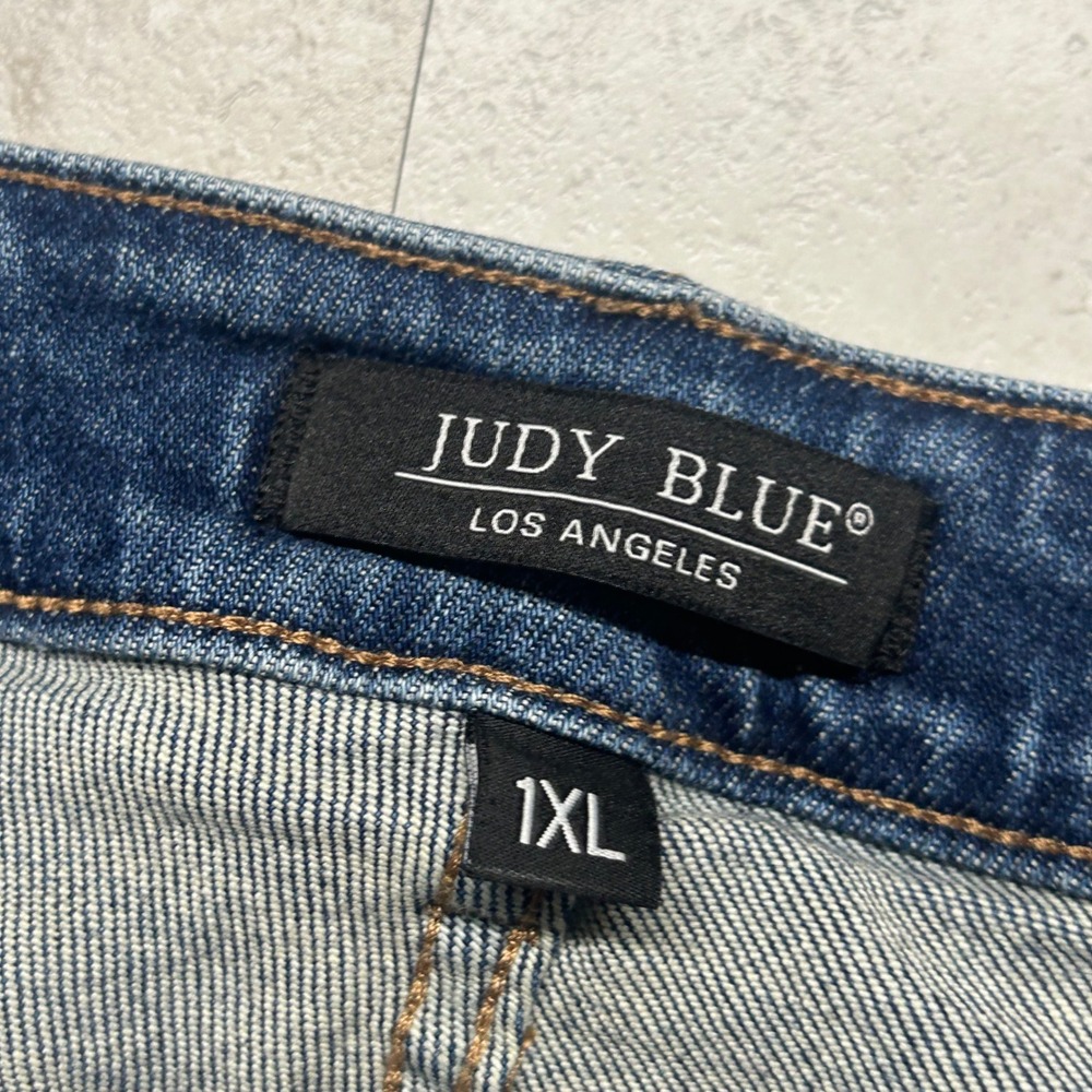 Judy Blue Distressed Denim Shorts Dark Wash Women 1XL Bermuda Raw Hem JB150045 - Picture 4 of 9
